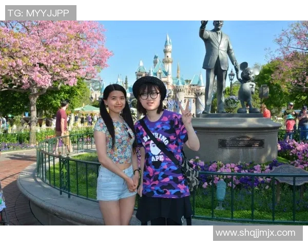 杨娜专访：从青涩球员到篮球女神的成长之路与心路历程